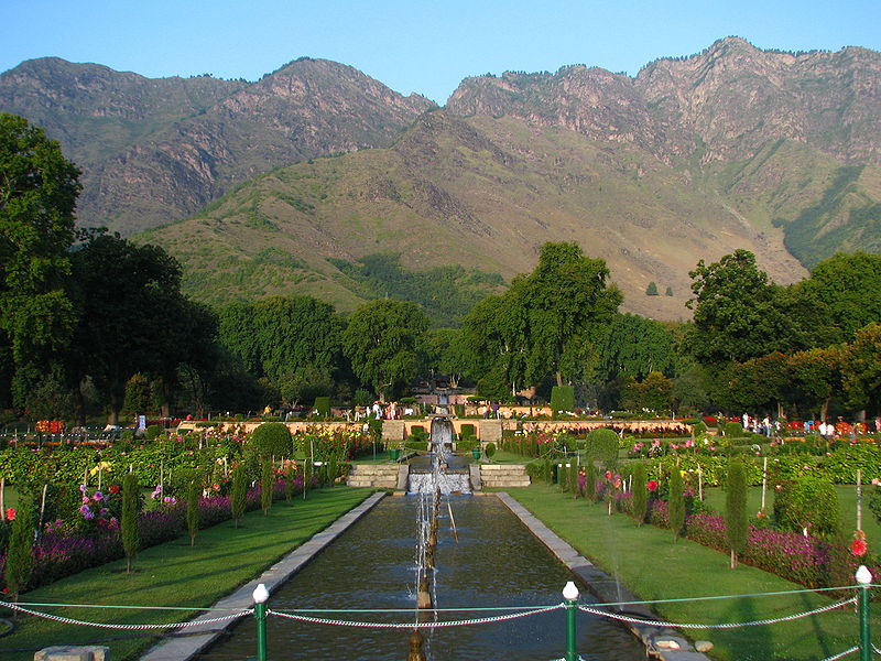 800px-India_-_Srinagar_-_023_-_Nishat_Bagh_Mughal_Gardens